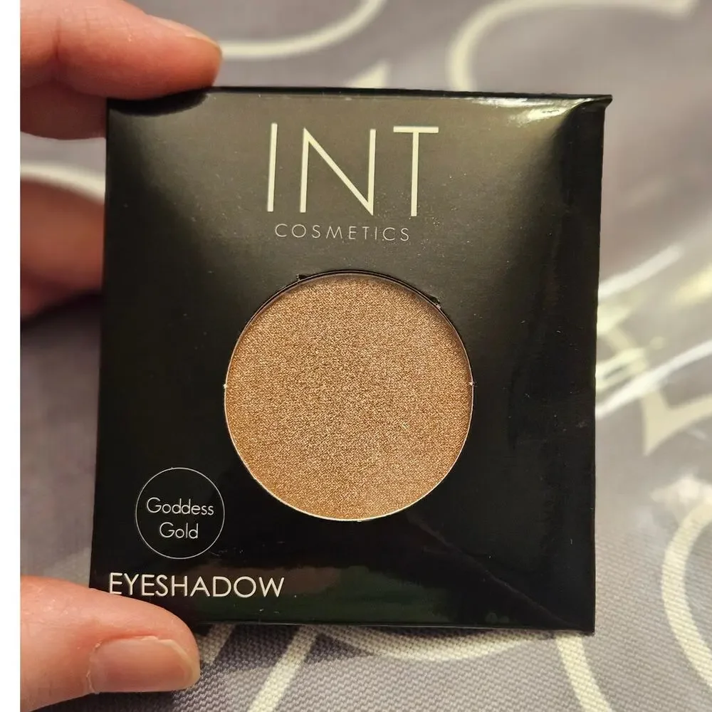 INT Cosmetics Eyeshadow Goddess Gold